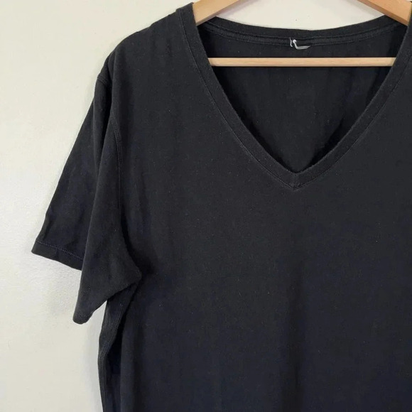 Kit &  Ace Vneck Short Sleeve Essential Black Tee - Picture 4 of 12